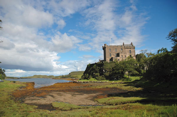 9b Castle Dunvegan of Macleod and garden in Isle of Skye 01  07