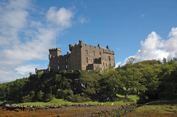 9b Castle Dunvegan of Macleod and garden in Isle of Skye 01  09