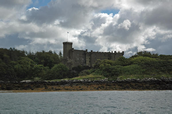 9b Castle Dunvegan of Macleod and garden in Isle of Skye 01  12