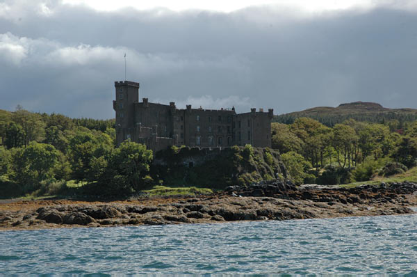 9b Castle Dunvegan of Macleod and garden in Isle of Skye 01  15