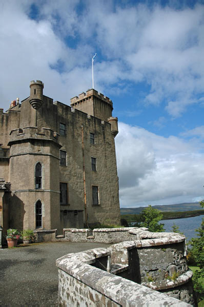 9b Castle Dunvegan of Macleod and garden in Isle of Skye 01  18