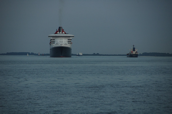 Elbe Queen Mary 2_18