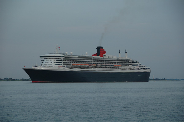 Elbe Queen Mary 2_25