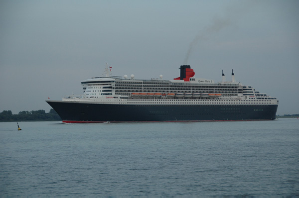 Elbe Queen Mary 2_27