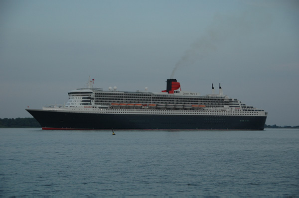 Elbe Queen Mary 2_28