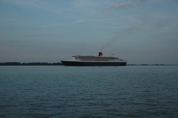 Elbe Queen Mary 2_29