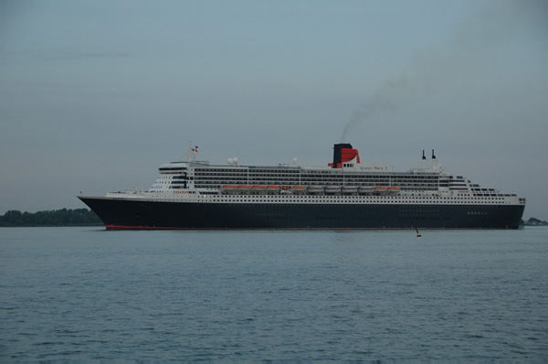 Elbe Queen Mary 2_30