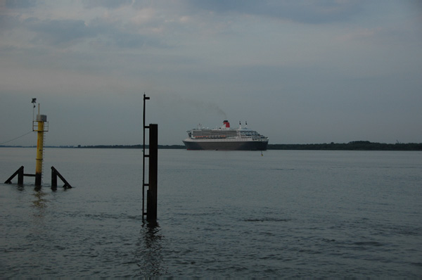 Elbe Queen Mary 2_45